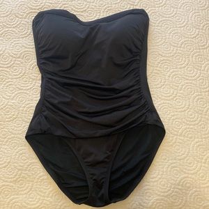 Tommy Bahama Black Pearl Shirred Bandeau One Piece Swimsuit size 4